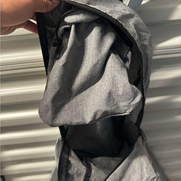 NWT- Card Tech backpack Gray Lightweight - Picture 7 of 12